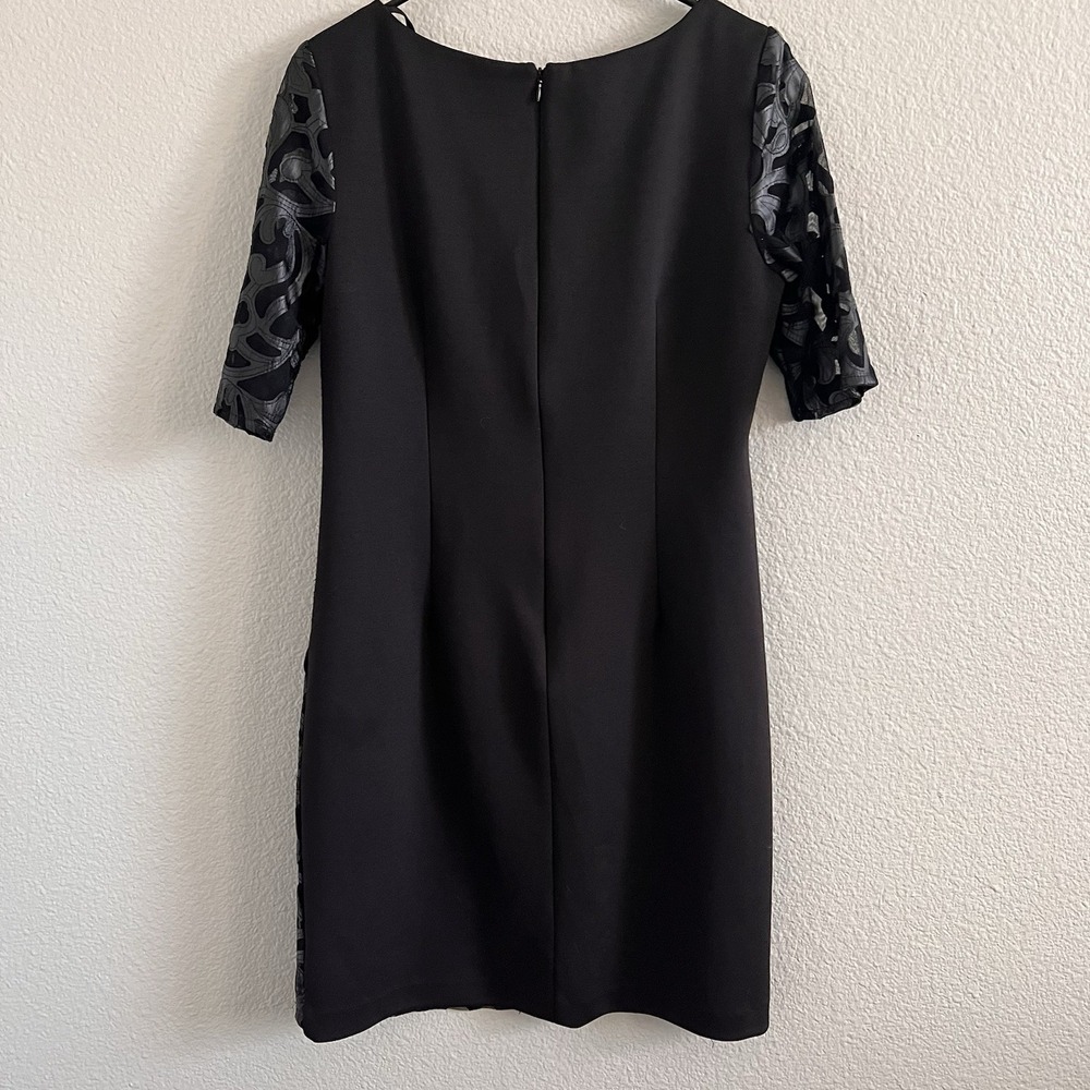 Sandra Darren Sz 8 Sheath Dress Black Faux Leather Burnout Short Sleeve - Picture 4 of 7